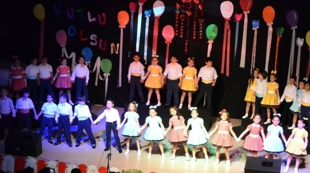 Adana Okyanus Koleji’nde Anneler Günü ve Okuma Bayramı Etkinliği
