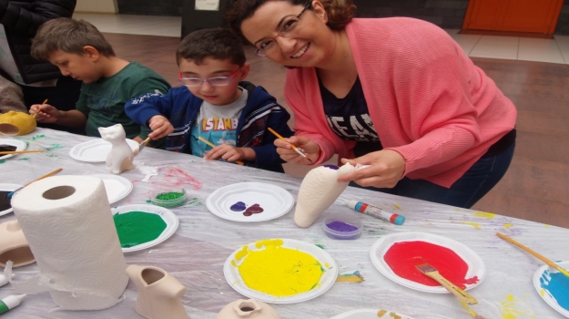 Annelerle Sanat Etkinliği ve Ödüllü Fotoğraf Yarışması