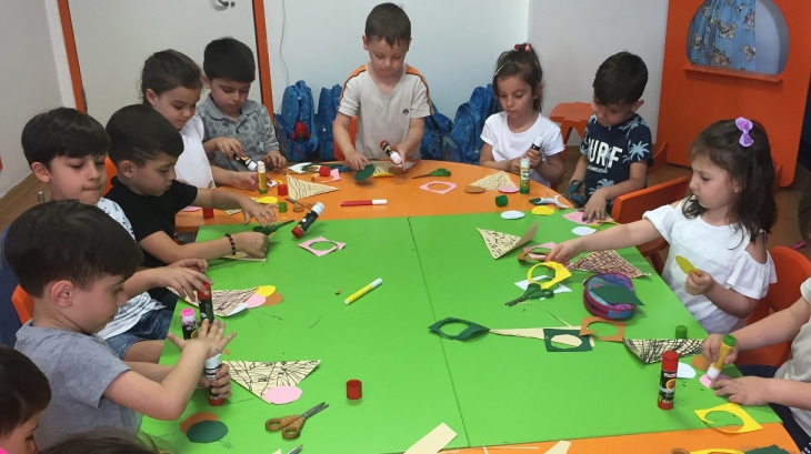 Bahçelievler  Okyanus Koleji Okul Öncesi Deniz Yıldızı Grubu Sanat Eğitiminde