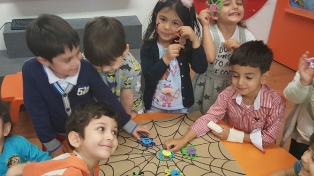 Bahçelievler Okyanus Okul Öncesi İnciler Grubu Bilingual Derslerinde Mevsim Değişikliklerini Konuşuyor