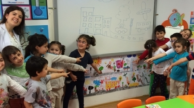 Bahçelievler Okyanus Okul Öncesi Yıldızlar Grubu İngilizce Dersinde Şehri Keşfediyor