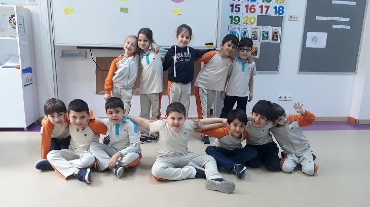 Üstün Zekalılar ve Yetenekliler İlkokulu 1-D Sınıfı Öğrencileri Matematik Dersinde