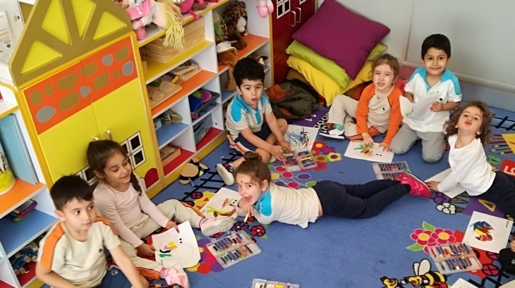 Beykent Okyanus Koleji Okul Öncesi Çiçekler Grubu Öğrencileri Sanat  Etkinliğinde
