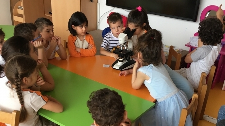 Beykent Okyanus Koleji Okul Öncesi Gökkuşağı Grubu öğrencileri Fen ve Doğa Dersinde