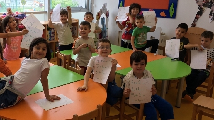Beykent Okyanus Koleji Okul Öncesi Gökkuşağı Grubu Öğrencileri Matematik Dersinde