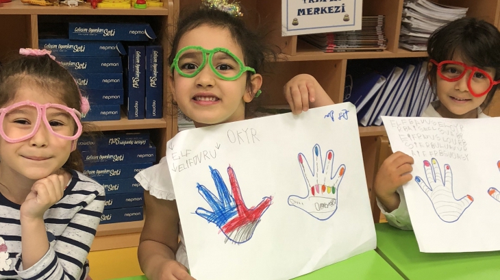 Beykent Okyanus Koleji Okul Öncesi Gökkuşağı  Grubu Öğrencileri Fastrackids Dersinde Teknoloji Konusunu Öğreniyor