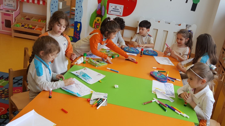 Beykent Okyanus Koleji Okul Öncesi Güneş  Grubu Öğrencileri Resim Etkinliğinde