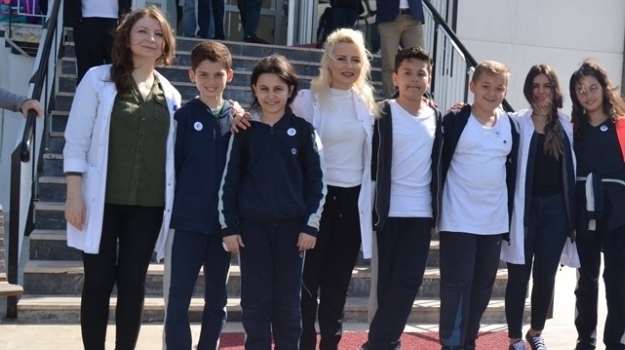 Beykent Kampüsü Ortaokul Kademesinde Nisan Ayı 'BOOKWORM' ları Seçildi