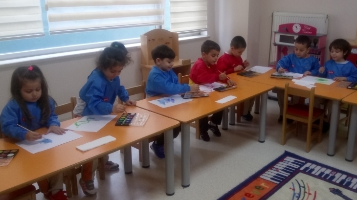 Beylikdüzü Okul Öncesi Çiçekler Grubu Resim Etkinliğinde.