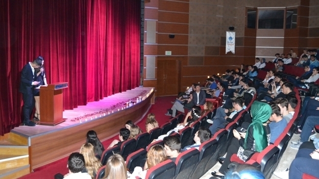 Beylikdüzü Kampüsünde Edebiyat Zümresi Şiir Dinletisi