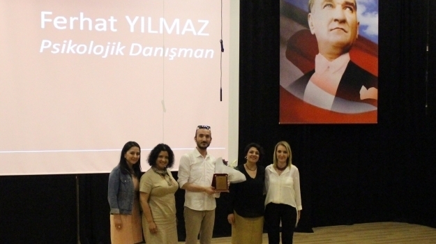 Bornova Kampüsünde Anne Baba Okulu 'Teknoloji Bağımlılığı' Semineri Gerçekleşti