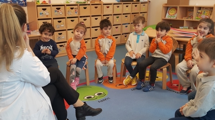 Bornova Okyanus Koleji Denizyıldızları Grubu İngilizce Dersinde Kitap Okudular