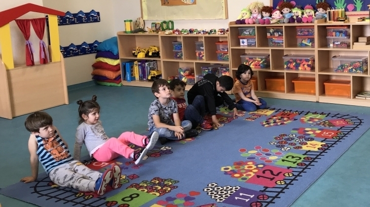 Çekmeköy Okyanus Koleji Okul Öncesi Balıklar Grubu Satranç Dersinde