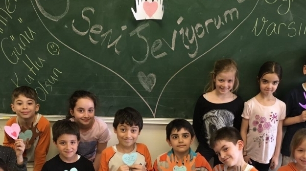 Değerli Annelerimizin Anneler Günü'nü Kutlarız