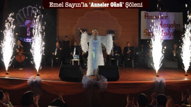 Emel Sayın'la Anneler Günü Coşkusu