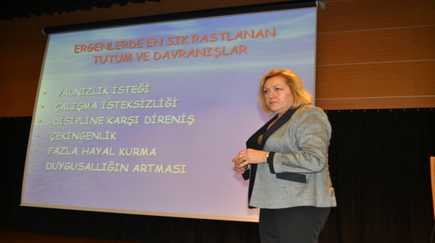 Halkalı Okyanus Velilerine 'Ergenlerle İletişim Sorunları' Semineri Düzenledi