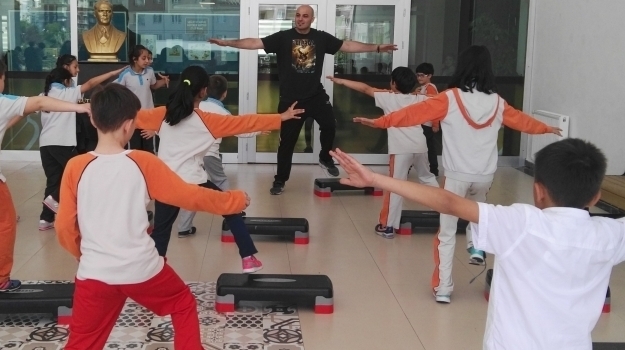 Eryaman Kampüsü İlkokul Kademesi Öğle Arasını Step Yaparak Geçirdi