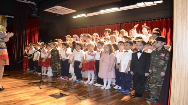 Fatih Okyanus Koleji 1. Sınıflardan Anneler Günü Etkinliği