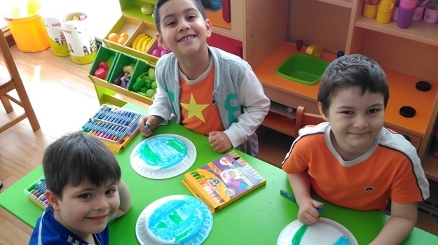 Fatih Okyanus Koleji Bulutlar Grubu Dünya Çocuklarını Oluşturuyorlar