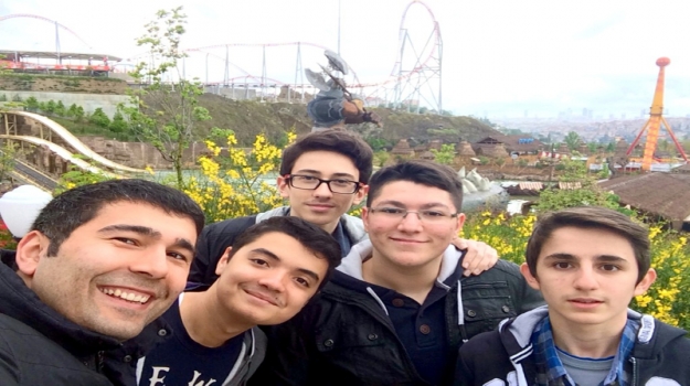 Avcılar Fen ve Proje Lisesi 9. Sınıf Öğrencileri, Vialand'da Eğlendi