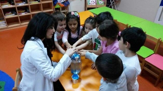 Güneşli Okyanus Koleji Okul Öncesi Yunuslar Grubu Deney Yapıyor