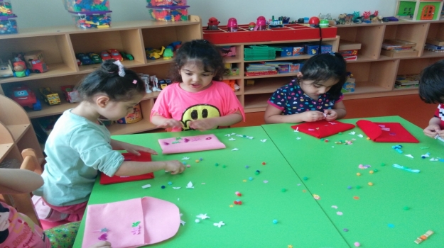 Güneşli Okul Öncesi Yunuslar Grubu Anneleri İçin Sürpriz Hazırlıyor