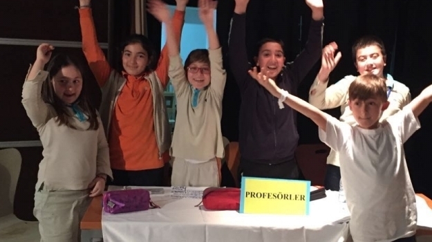 Güneşli Okyanus'ta 4. Sınıflar Arası Bilgi Yarışması Düzenlendi