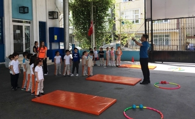 Güneşli Okyanus Koleji Okul Öncesi Öğrencileri Okul Dışarıda Gününde