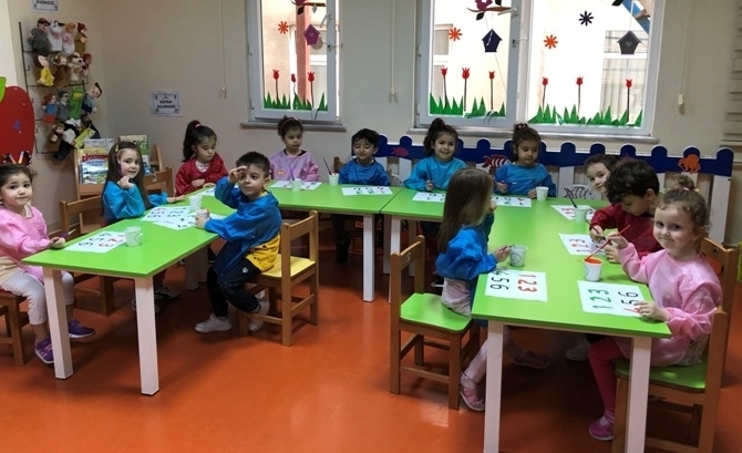 Güneşli Okyanus Koleji Okul Öncesi Çiçekler Grubu Okuma Yazmaya Hazırlık Dersinde