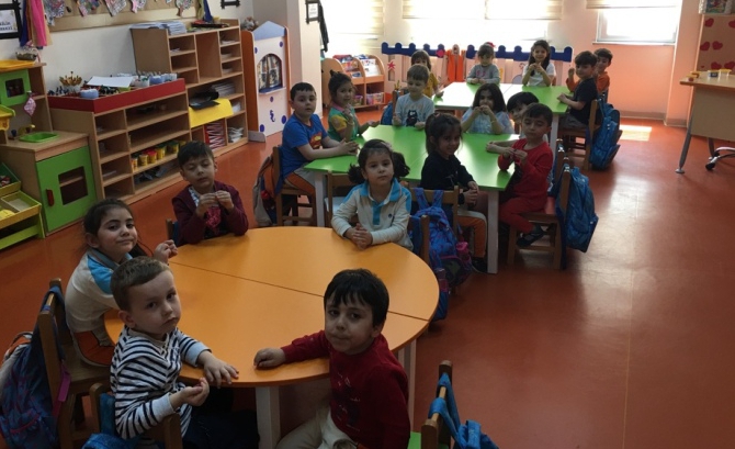 Güneşli Okyanus Koleji Okul Öncesi Yunuslar Grubu Sanat Etkinliği Dersinde