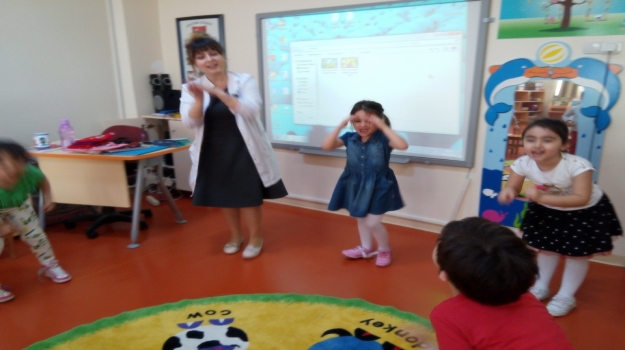 Güneşli Okyanus Koleji Okul Öncesi Yunuslar Grubu İngilizce Etkinliğinde