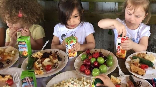 Halkalı Okul Öncesi Ağaçlar, Yunuslar ve İnciler Grubu Öğrencileri Piknik Yapıyor