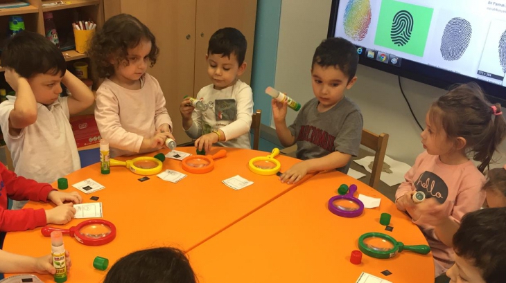 Halkalı Okul Öncesi Kuşlar Grubu Deney Yapıyor.