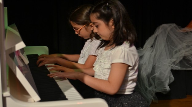 Halkalı Okyanus'ta Müzik Yetenek Kulübü'nün Yıl Sonu Gösterisi