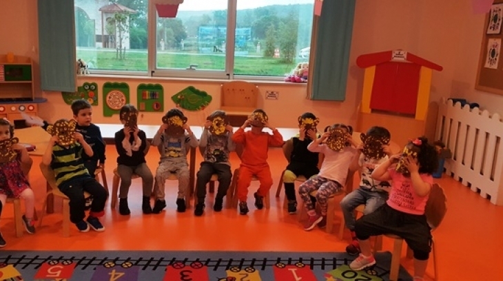Kemerburgaz Okyanus Koleji Çiçekler Grubu Öğrencileri İngilizce Story Week Dersinde “A Hot Day” Hikaye Kitabını Okudular
