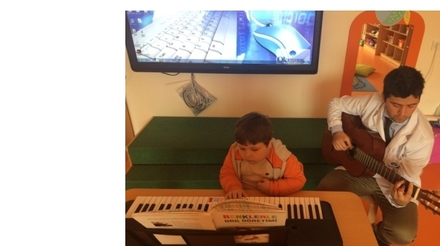 Kemerburgaz Okyanus Koleji Okul Öncesi Müzik İlgi ve Yetenek Odasında