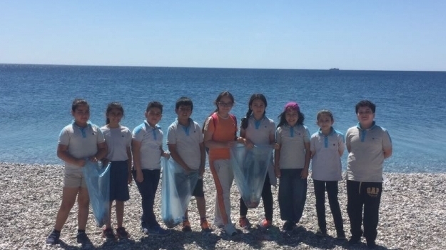 Konyaaltı Kampüsü Eko Timi Konyaaltı Sahilinde
