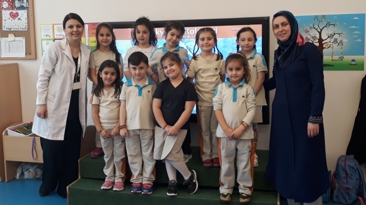 Kuşlar Sınıfı Öğrencilerimiz, Velimiz Serap Hanım İle Aile Katılımı Etkinliğinde