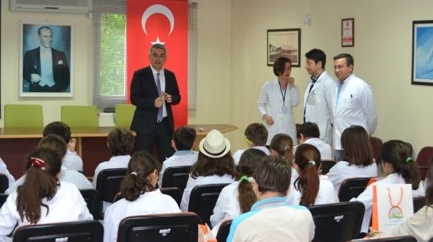 Mavişehir Okyanus'ta 'Gelecekte Bir Gün Meslekte İlk Gün Projesi' Devam Ediyor