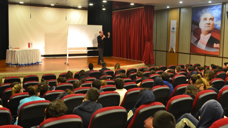 Mavişehir Okyanus Koleji 7. Sınıf Öğrencileri Ünlü Çizer Behzat Taş İle Buluştu