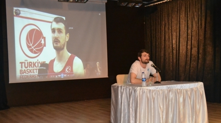 Milli Basketbolcu Birkan Batuk Okulumuzu Ziyaret Etti