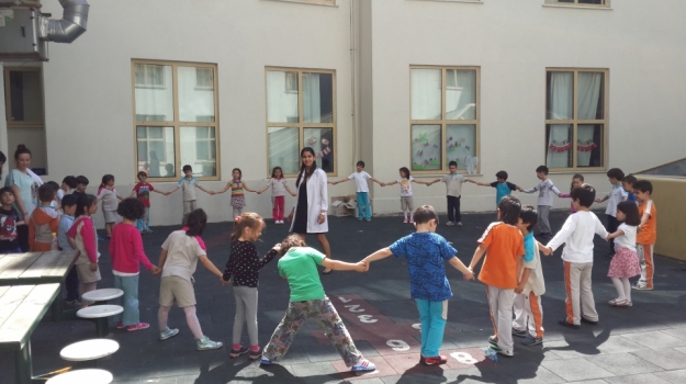 Anaokulu Minikleri ile 1. Sınıflar'ın Sokak Oyunları Keyfi