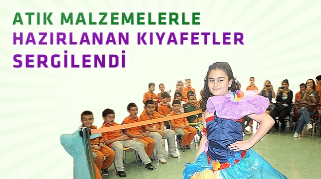 Öğrencilerin Atık Malzemelerden Kıyafet Defilesi