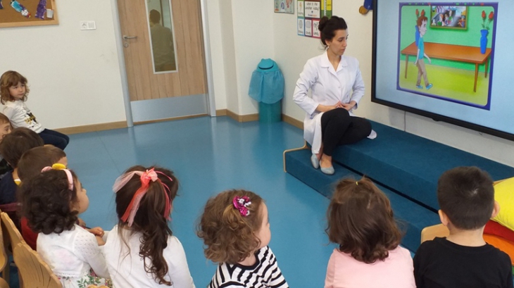 Okul Öncesi Çiçekler Sınıfı Fastrackids Derslerinde Matematik başlığı altında Modeller, Sıralı Diziler, Matematik, Ölçümler Dersleri Yapıldı.