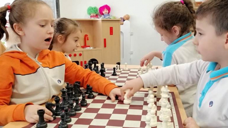 Okul Öncesi Güneş Grubu Satranç Dersinde