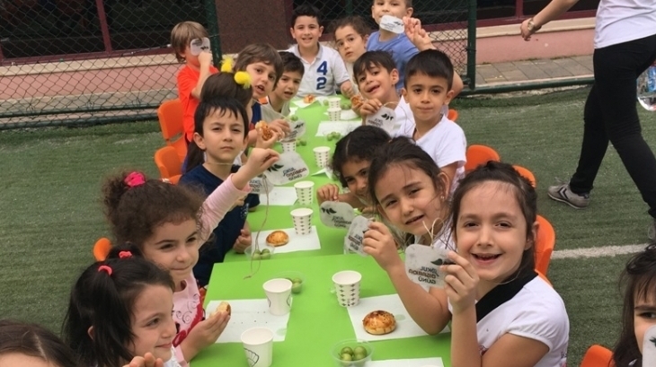 Okul Öncesi Öğrencileri Okul Dışarıda Günü Etkinliğinde
