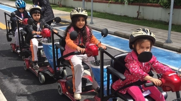 Okyanus Koleji Halkalı Okul Öncesi Öğrencileri K.Çekmece Trafik Parkurunda