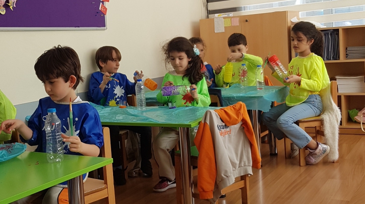 Okyanus Koleji Okul Öncesi Bulutlar Grubu Sanat Etkinliği Dersinde