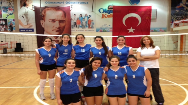 Kızlarımızdan Voleybolda Çifte Başarı