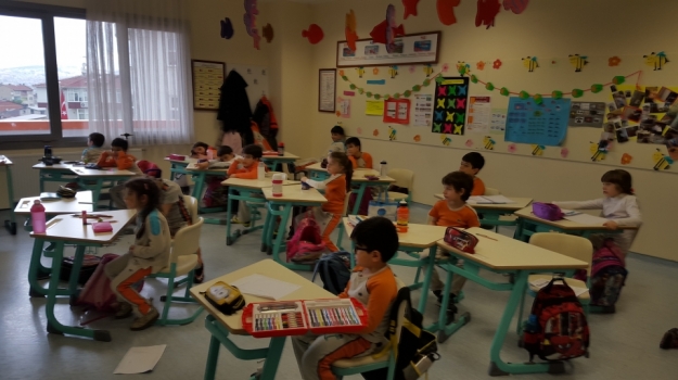 1-E Sınıfı Yaratıcılık Dersinde Harikalar Yaratıyor